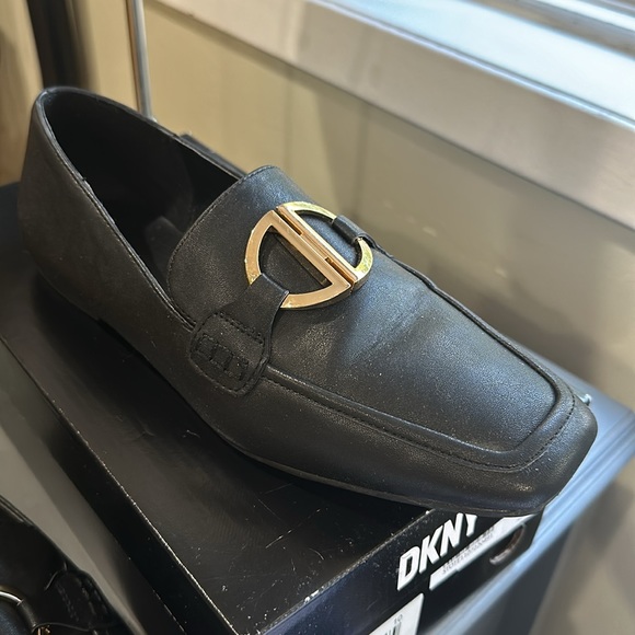 DKNY FERN LOAFERS - Picture 4 of 5